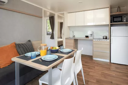 Superior mobile home – wheelchair accessibility kitchen.png